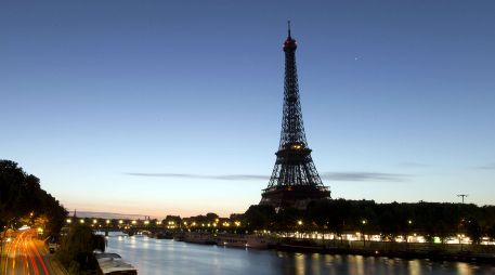 Torre Eiffel: mirar París desde su corazón de hierro