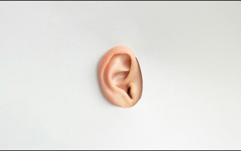 El cerumen, formado por células muertas y aceites naturales, actúa como una barrera frente al polvo y la suciedad. Unsplash