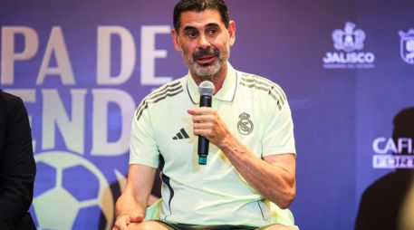 Durante la conferencia de prensa antes del partido de leyendas de este martes, Fernando Hierro reveló que sigue de cerca a Chivas revisando sus resultados. EL INFORMADOR / J. Acosta