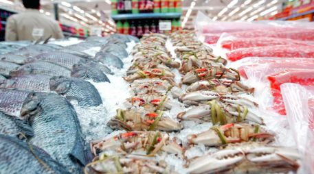 Walmart tiene descuentos en variedad de camarones, mojarra y salmón. EL INFORMADOR/Archivo