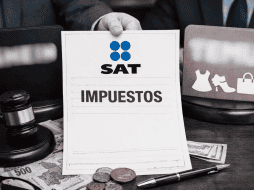 El gobierno mexicano explicó que la medida del SAT busca proteger empleos en sectores como el textil, calzado y automotriz. ESPECIAL/ChatGPT
