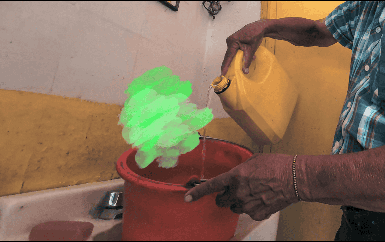 Las y los usuarios podrán reportar el mal olor en el agua que llegue a sus casas a través de SIAPATEL, con marcación rápida al 073. EL INFORMADOR / ARCHIVO