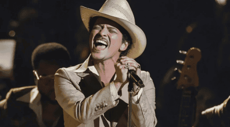 Mars vuelve a pararse frente al micrófono para deleitar a sus fans mexicanos. EFE / ARCHIVO