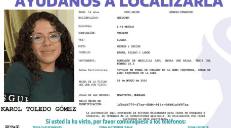 Karol recibió el apoyo de sus compañeros de aula, amigos y familiares con una marcha que partió desde el Centro de Estudios Superiores de Mazatepec, hacia el palacio municipal. FISCALÍA DE MORELOS