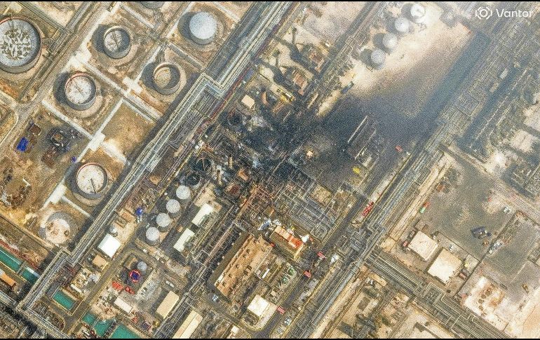 El ataque a la refinería Ras Tanura, la más grande de Arabia Saudita, y el cierre de facto del estrecho de Ormuz, disparan la preocupación por el suministro global de petróleo. AFP