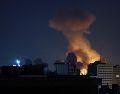 Fuego y humo tras un ataque en Teherán, capital de Irán. Los ataques de Estados Unidos e Israel continúan en varios puntos de la república islámica. EFE/A. Taherkenareh