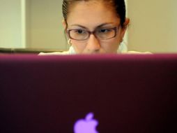 El estudio también detectó que las mujeres reportan menor satisfacción con sus oportunidades de desarrollo profesional. EFE/J.Arguedas