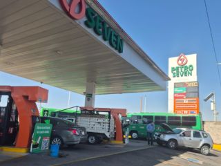 Claudia Sheinbaum afirma que el gobierno busca evitar alzas en combustibles por conflicto en Medio Oriente. ESPECIAL