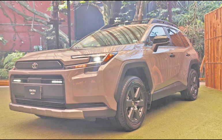La sexta generación de la Toyota RAV4 2026 tiene motorización híbrida, mayor potencia y un diseño renovado con enfoque más tecnológico y aventurero. CORTESÍA