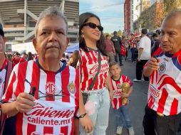 Aficionados de Chivas acuden al Estadio Jalisco para vivir el Clásico Tapatío como una tradición familiar llena de pasión, orgullo y confianza en que la rivalidad se mantenga sólo en la cancha. EL INFORMADOR/ A. GARCÍA.