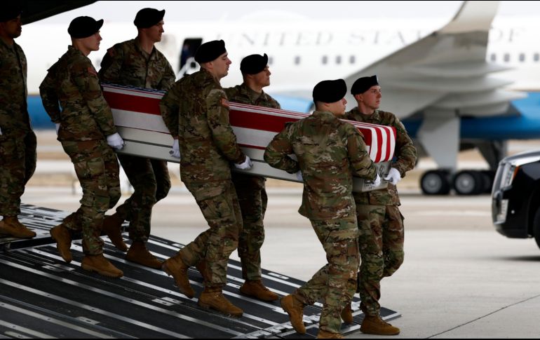 Los restos de seis soldados estadounidenses muertos en un ataque con drones en Kuwait llegaron ayer a la  Base Aérea de Dover, en Delaware. EFE/W. Oliver