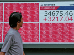 El alza en los precios del crudo es a raíz de la guerra en el Medio Oriente. XINHUA