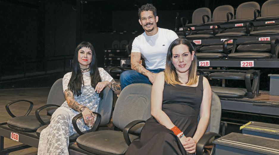De izquierda a derecha: Abigail Vázquez (encargada de LARVA); Carlos González (director de Cultura Guadalajara); y Edith Castillo (encargada del Teatro Jaime Torres Bodet). EL INFORMADOR/ J. Acosta