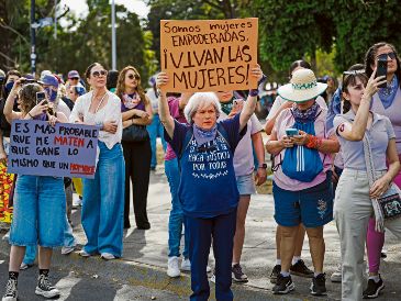 Miles de mujeres marcharon por las calles del Centro de Guadalajara en el marco del 8M para exigir justicia por las víctimas de la violencia y la localización de mujeres y hombres desaparecidos. EL INFORMADOR/ J. Acosta