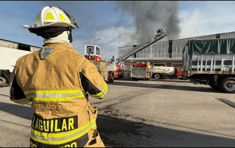 La Alerta Atmosférica se mantendrá hasta que el incendio se apague en su totalidad. ESPECIAL/Protección Civil Jalisco