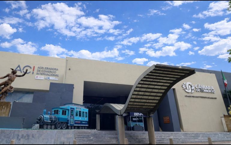 La iniciativa plantea también que la reducción de horas no implicará disminución de salarios ni prestaciones. ESPECIAL