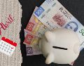 Al no coincidir con un día feriado ni con un fin de semana, se espera que los fondos estén disponibles para los beneficiarios en esa fecha. ESPECIAL / CANVA