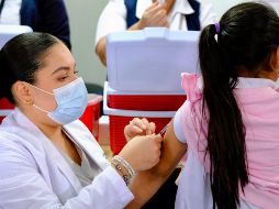 El Gobierno de Jalisco llamó a madres, padres y tutores a tener a la mano la Cartilla Nacional de Salud para agilizar la revisión del esquema de vacunación. CORTESÍA