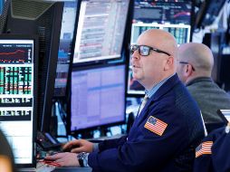 La Bolsa de Nueva York cerró tras una agitada jornada de movimientos, pero ligeros, marcada por la caída del precio del crudo y con los inversores con la mirada puesta en la evolución de las hostilidades en Oriente Medio tras los bombardeos de Estados Unidos e Israel a Irán. EFE / ARCHIVO