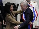 La presidenta del Senado, Paulina Núñez, a la izquierda, le coloca la banda presidencial al presidente entrante Jose Antonio Kast durante su toma de posesión en Valparaíso, Chile, el miercoles 11 de marzo de 2026. AP/E. Felix