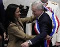 La presidenta del Senado, Paulina Núñez, a la izquierda, le coloca la banda presidencial al presidente entrante Jose Antonio Kast durante su toma de posesión en Valparaíso, Chile, el miercoles 11 de marzo de 2026. AP/E. Felix