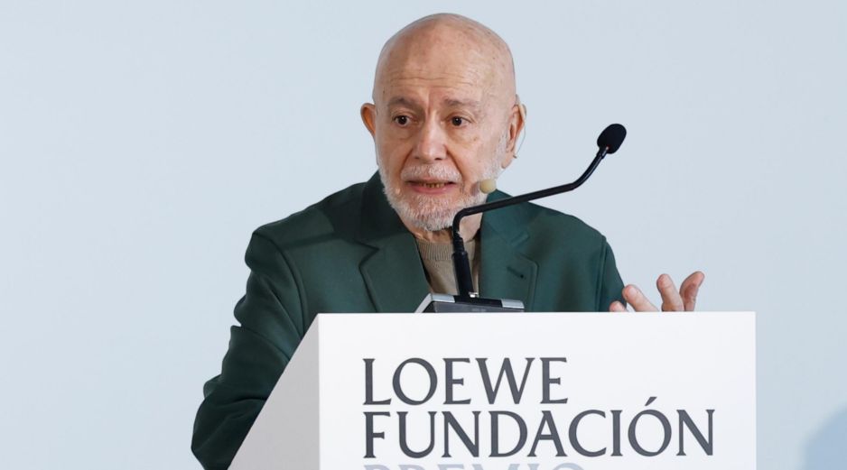 Mujica es autor de numerosos libros de poesía como 'Brasa blanca', 'Para albergar una ausencia' o 'Cuando todo calla' (Premio Casa de América en 2013). EFE/C.Moya