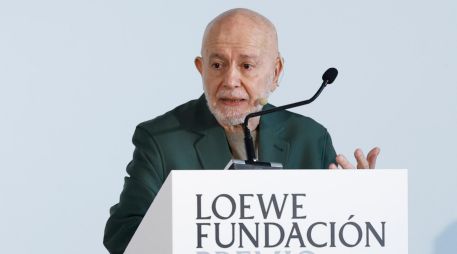 Mujica es autor de numerosos libros de poesía como 'Brasa blanca', 'Para albergar una ausencia' o 'Cuando todo calla' (Premio Casa de América en 2013). EFE/C.Moya