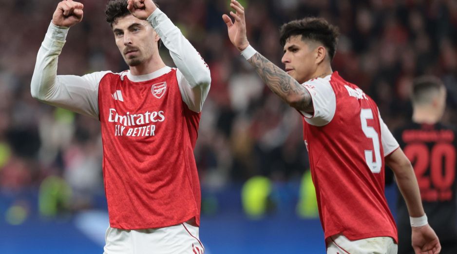 Kai Havertz (I) anotó de penal al minuto 85, en un partido sufrido para el Arsenal, que sigue invicto en la Champions. EFE / C. Neundorf