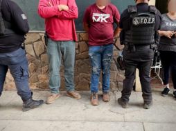 Una vez que le brindaron agua, alimento y le dieron las primeras atenciones, el menor pudo reunirse con su familia para volver a casa a salvo. ESPECIAL