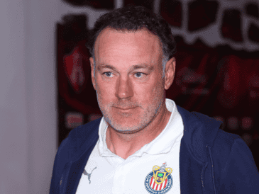 Para el técnico argentino de Chivas, la versatilidad del joven mexicano para jugar como carrilero sería de gran ayuda en su idea táctica. IMAGO7 / ARCHIVO