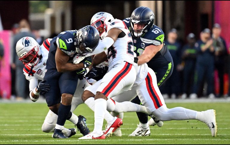 A poco más de un mes del Draft, las franquicias deben considerar también su sitio en la pizarra de selección. AFP/ ARCHIVO.