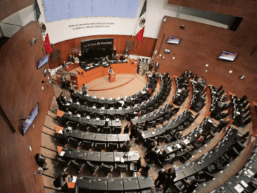 Según datos oficiales, entre tres mil 404 y 5 mil 600 exfuncionarios y exdirectivos de empresas estatales y banca de desarrollo perciben pensiones superiores al salario presidencial. SUN / ARCHIVO