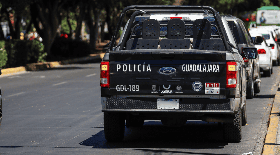 La detención se logró gracias a las labores de la Comisaría de Inteligencia y su homóloga municipal localizaron a los dos sujetos que son captados en video cuando lanzan una bomba 'molotov' desde un vehículo. EL INFORMADOR/ ARCHIVO