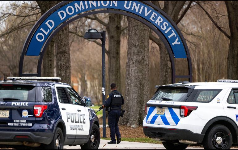 La policía llega al campus de la Universidad Old Dominion tras informes de un tirador activo el jueves 12 de marzo de 2026 en Norfolk, Virginia.AP/ K. Warner/The Virginian-Pilot