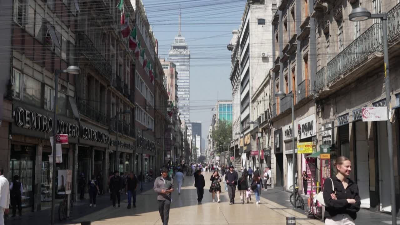 México considera limitar el acceso de menores a redes sociales