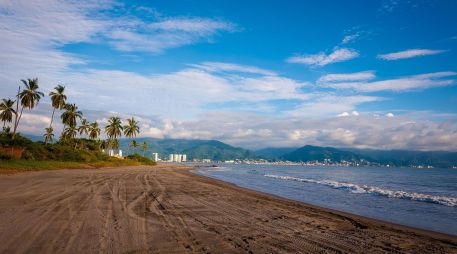 Puerto Vallarta ofrece playas hermosas y un poco de urbanidad para aquellos que disfrutan de una mezcla de ambas. EL INFORMADOR/ Archivo