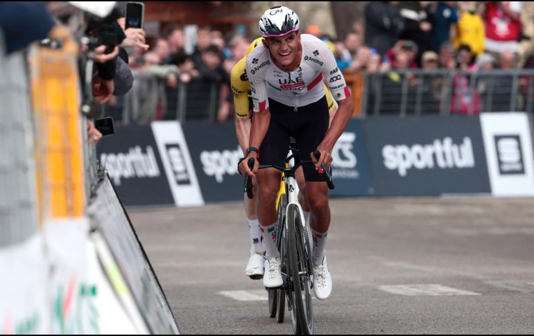 ISAAC DEL TORO. La jornada de hoy tuvo un recorrido de 184 kilómetros con varias subidas exigentes. EFE / R. Bettini
