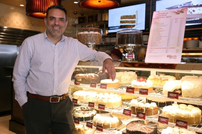 Raúl Cervantes, director de The Cheesecake Factory Alsea estuvo presente en la apertura / Foto: Claudio Jimeno&nbsp;