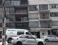 Información preliminar señala que el hombre habitaba en el tercer piso del edificio de cinco niveles y, presuntamente, se habría arrojado hacia la vía pública. ESPECIAL