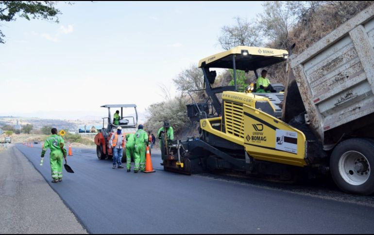 Por el incremento en el flujo vehicular durante estos tres días, el SICT pide a conductores considerar mayor tiempo en traslados. ESPECIAL 