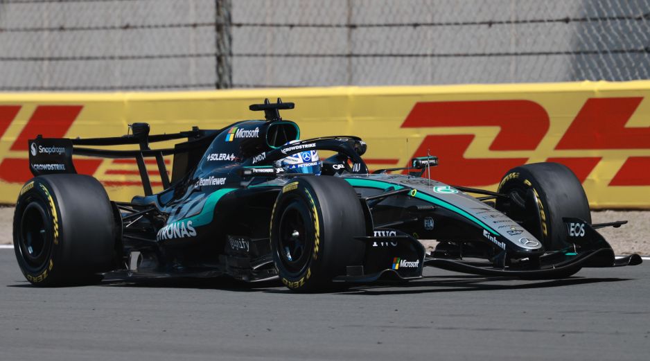 El Circuito Internacional de Shanghái fue el escenario de una exhibición de poderío por parte de George Russell, quien se alzó con la victoria en la primera carrera Sprint de la temporada 2026. EFE / A. Plavevski