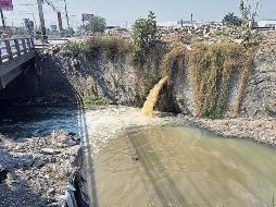 Descargas ilegales de aguas residuales a cauces y canales contaminan el sistema hídrico de la ciudad, ante la débil vigilancia y escasas sanciones. ESPECIAL