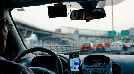 Los taxis de aplicación no podrán recoger a los pasajeros en las terminales del aeropuerto, sin embargo, sí se les brindarán algunas facilidades para que el usuario tenga la opción de elegir. Unsplash