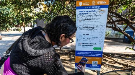 Usuarios reclamaron la falta de información y el hecho de que aún existan carteles de la aplicación anterior respecto al cambio de empresa en el pago del parquímetro en Guadalajara. EL INFORMADOR / A. Navarro