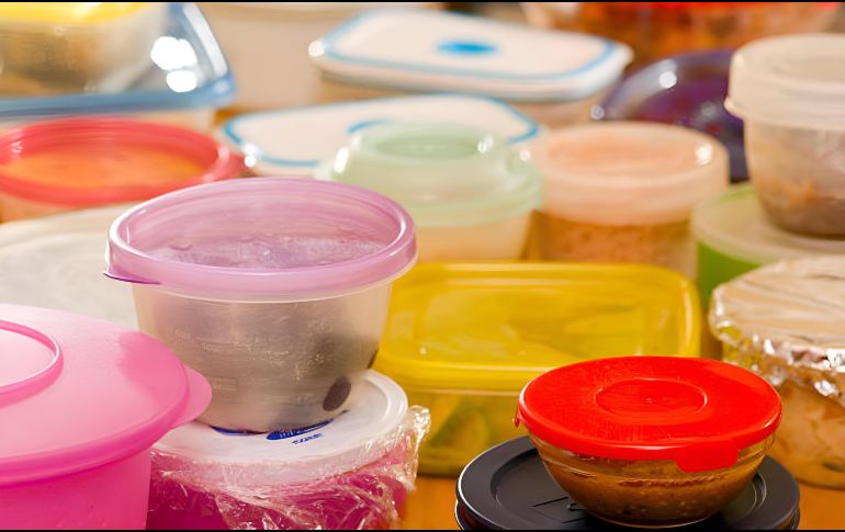 No todos los envases de plástico son aptos para microondas, por lo que es importante verificar los símbolos o indicaciones del fabricante. PIXABAY