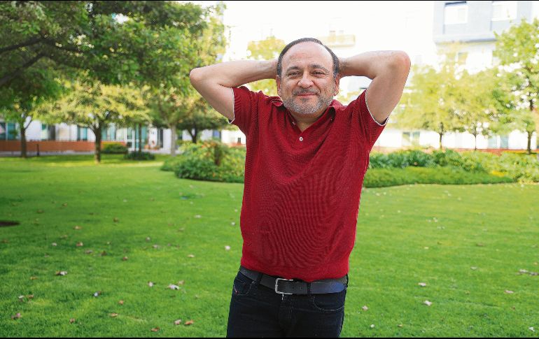 Lalo España interpreta al tío Rubén en “Más tequila”, un personaje que conecta a la protagonista con sus raíces familiares y emocionales en Arandas, Jalisco. EL INFORMADOR/J. Acosta