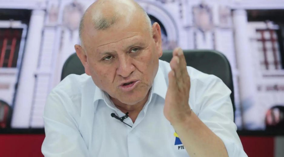 Fotografía cedida este domingo por la agencia Andina que muestra a Napoleón Becerra García, candidato presidencial por el Partido de los Trabajadores y Emprendedores. EFE/V. Calderón