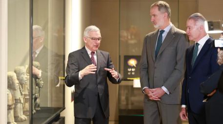 El rey Felipe VI de España, durante una visita no oficial en el Museo Arqueológico Nacional en Madrid. EFE / J. Jiménez Casa De S.M. El Rey
