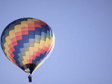 Los vuelos de globos aerostáticos han crecido en los últimos años por la vista de las pirámides, pero registra incidentes frecuentes. Unsplash