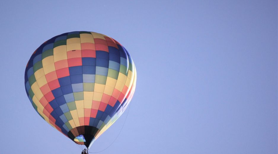 Los vuelos de globos aerostáticos han crecido en los últimos años por la vista de las pirámides, pero registra incidentes frecuentes. Unsplash